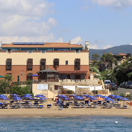Hotel Villa Tramonto Direttamente Sul Mare San Vincenzo Dış mekan fotoğraf
