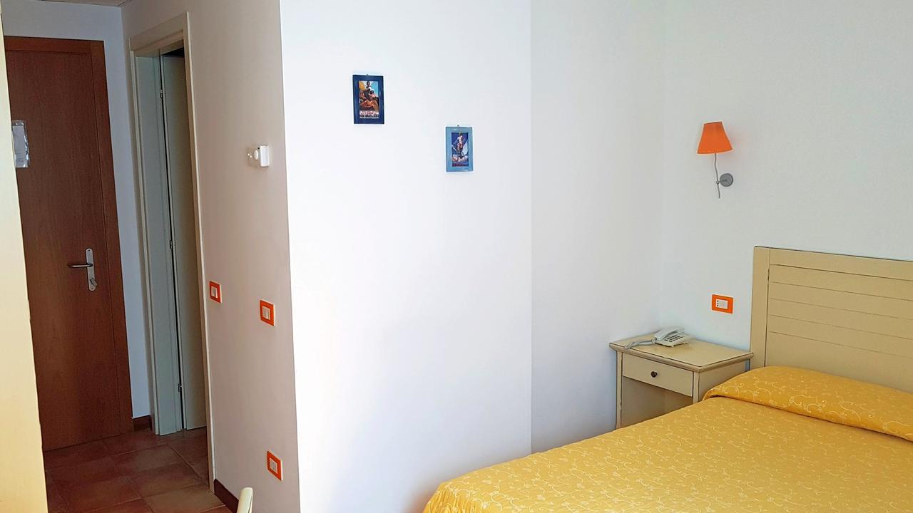 Hotel Villa Tramonto Direttamente Sul Mare San Vincenzo Dış mekan fotoğraf
