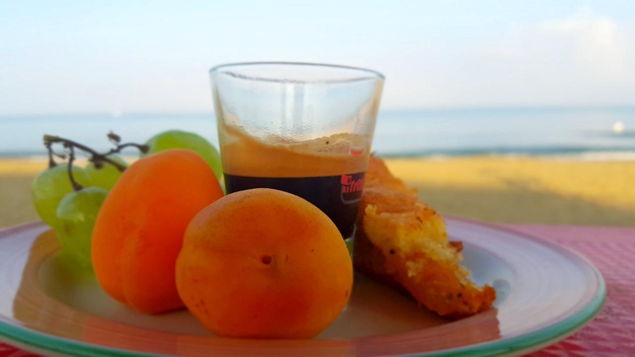 Hotel Villa Tramonto Direttamente Sul Mare San Vincenzo Dış mekan fotoğraf