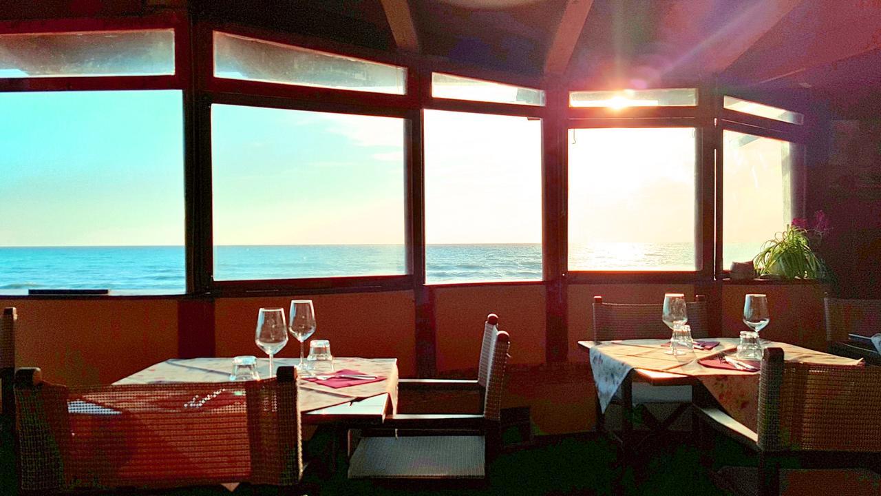 Hotel Villa Tramonto Direttamente Sul Mare San Vincenzo Dış mekan fotoğraf